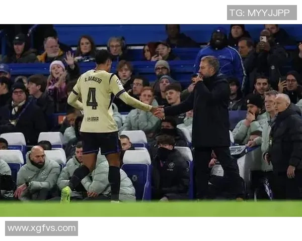 西甲激战：利物浦大胜巴萨红牌事件引发全场热议