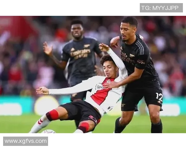 英超激战尤文图斯逆转AC米兰绝杀引发争议判罚全场沸腾