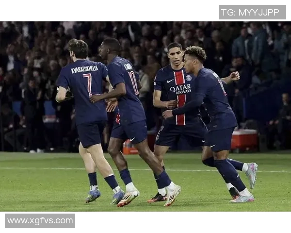 西甲赛场惊现冷门巴黎圣日耳曼战胜那不勒斯引发争议判罚讨论